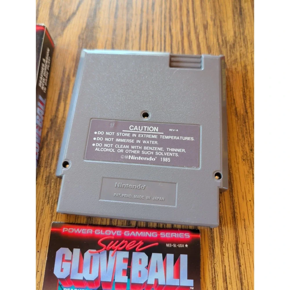 Super Glove Ball for the briginal NES (CIB) with all pictured inserts and manual